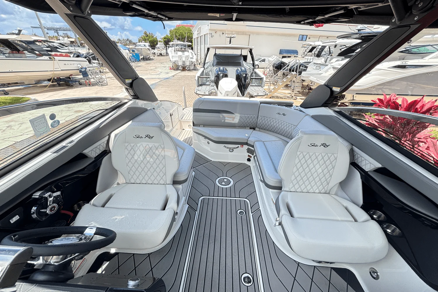 2025 Sea Ray SLX 260 Outboard Image Thumbnail #17