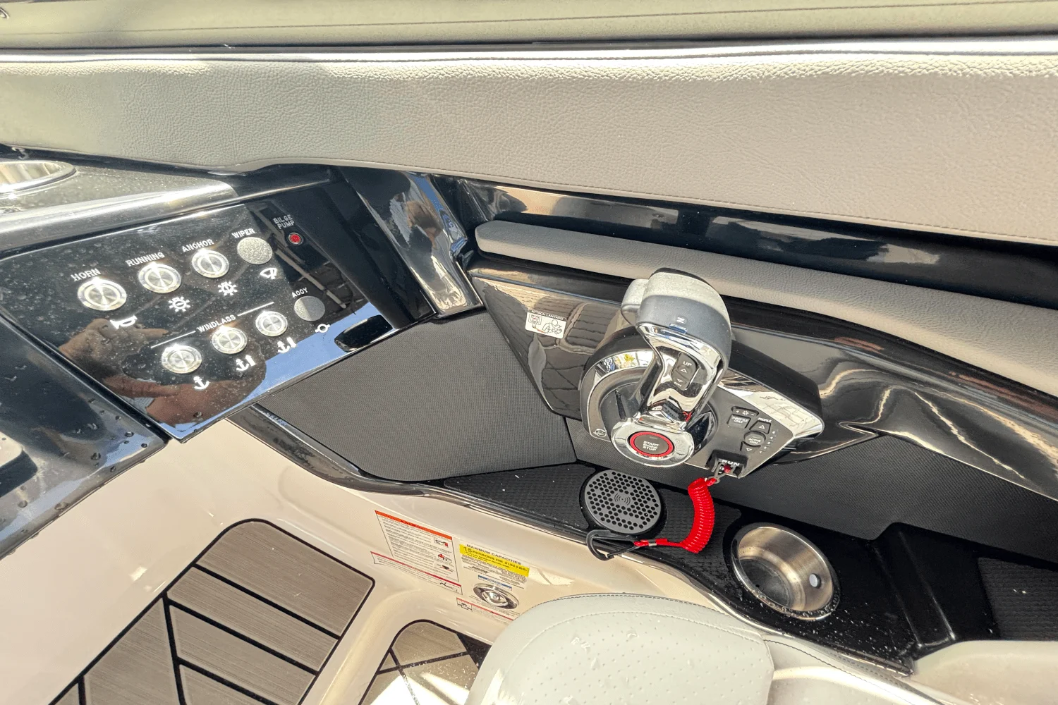 2025 Sea Ray SLX 260 Outboard Image Thumbnail #15