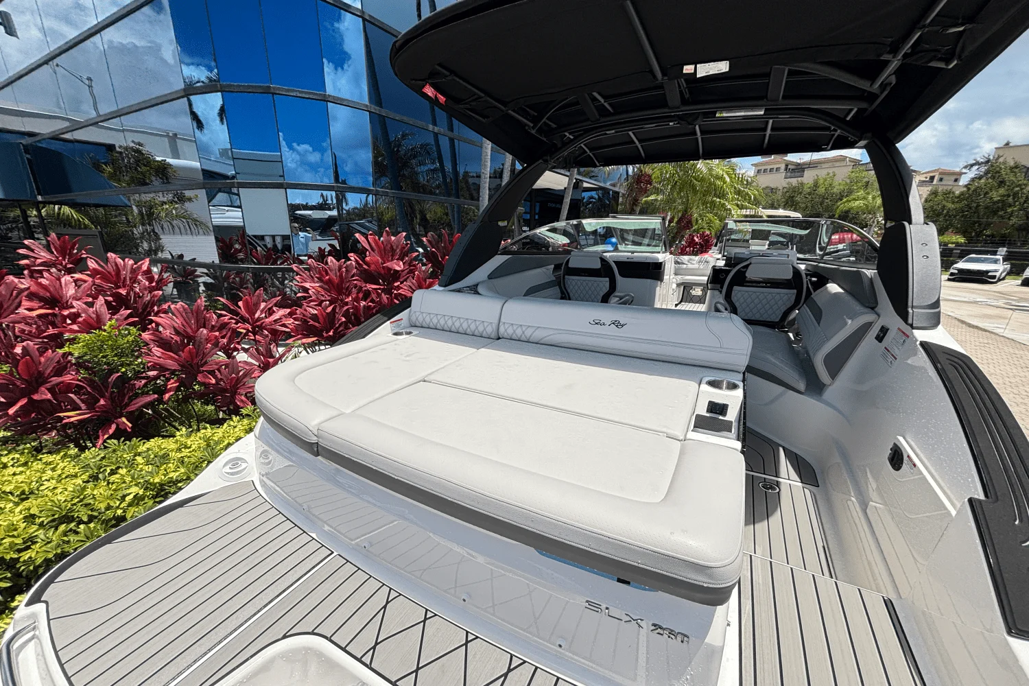 2025 Sea Ray SLX 260 Outboard Image Thumbnail #7