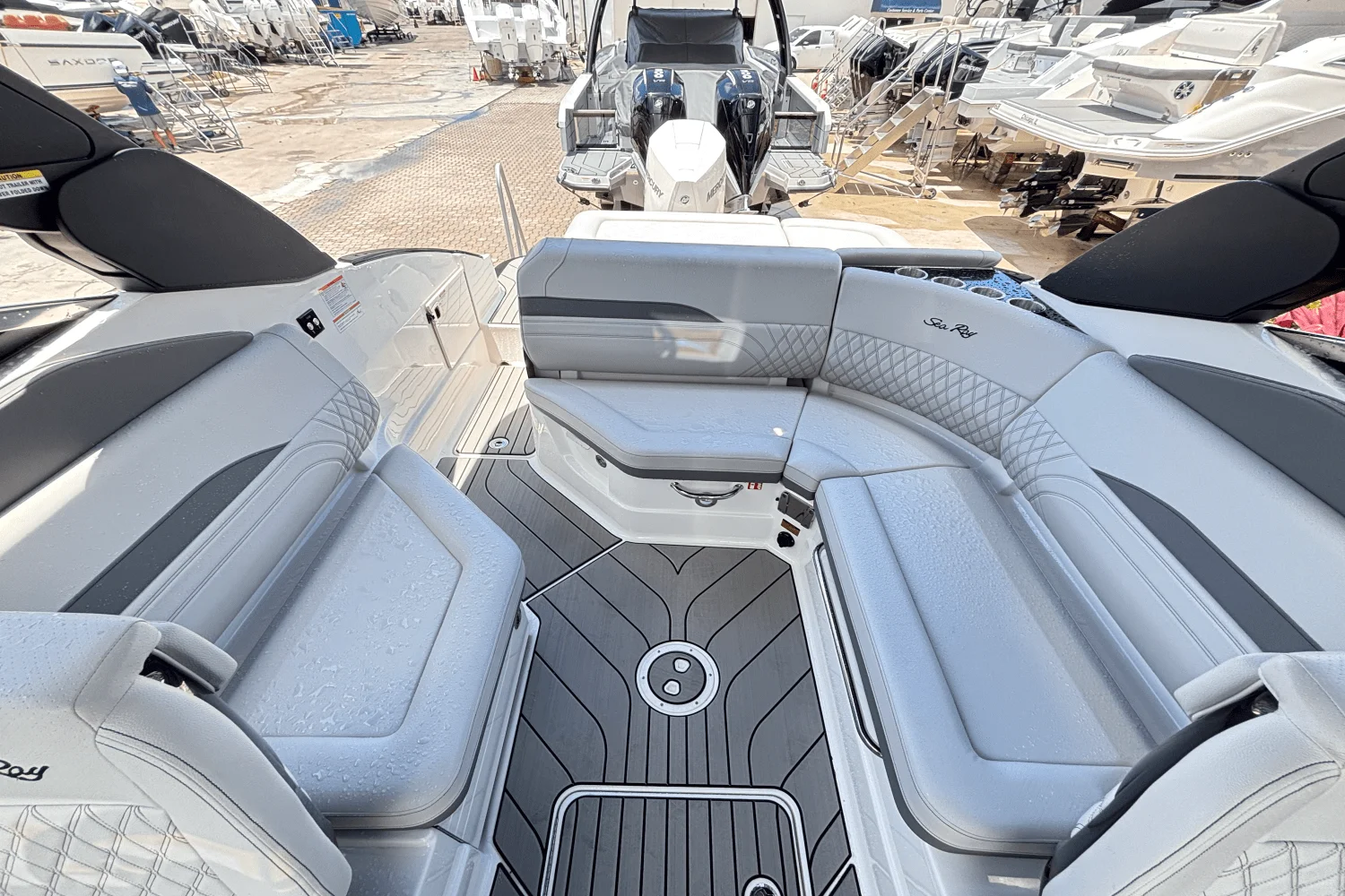 2025 Sea Ray SLX 260 Outboard Image Thumbnail #16