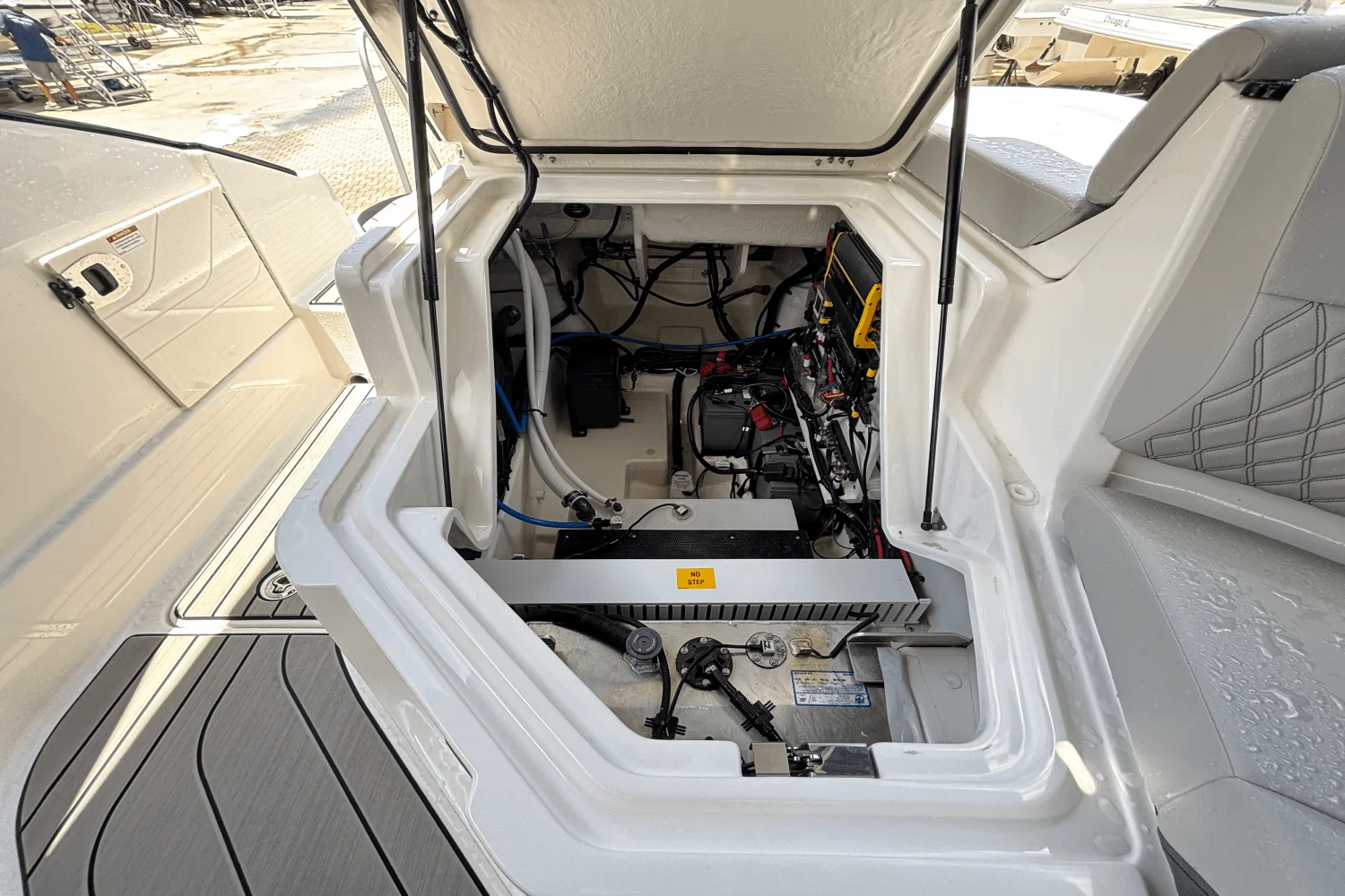 2025 Sea Ray SLX 260 Outboard Image Thumbnail #19