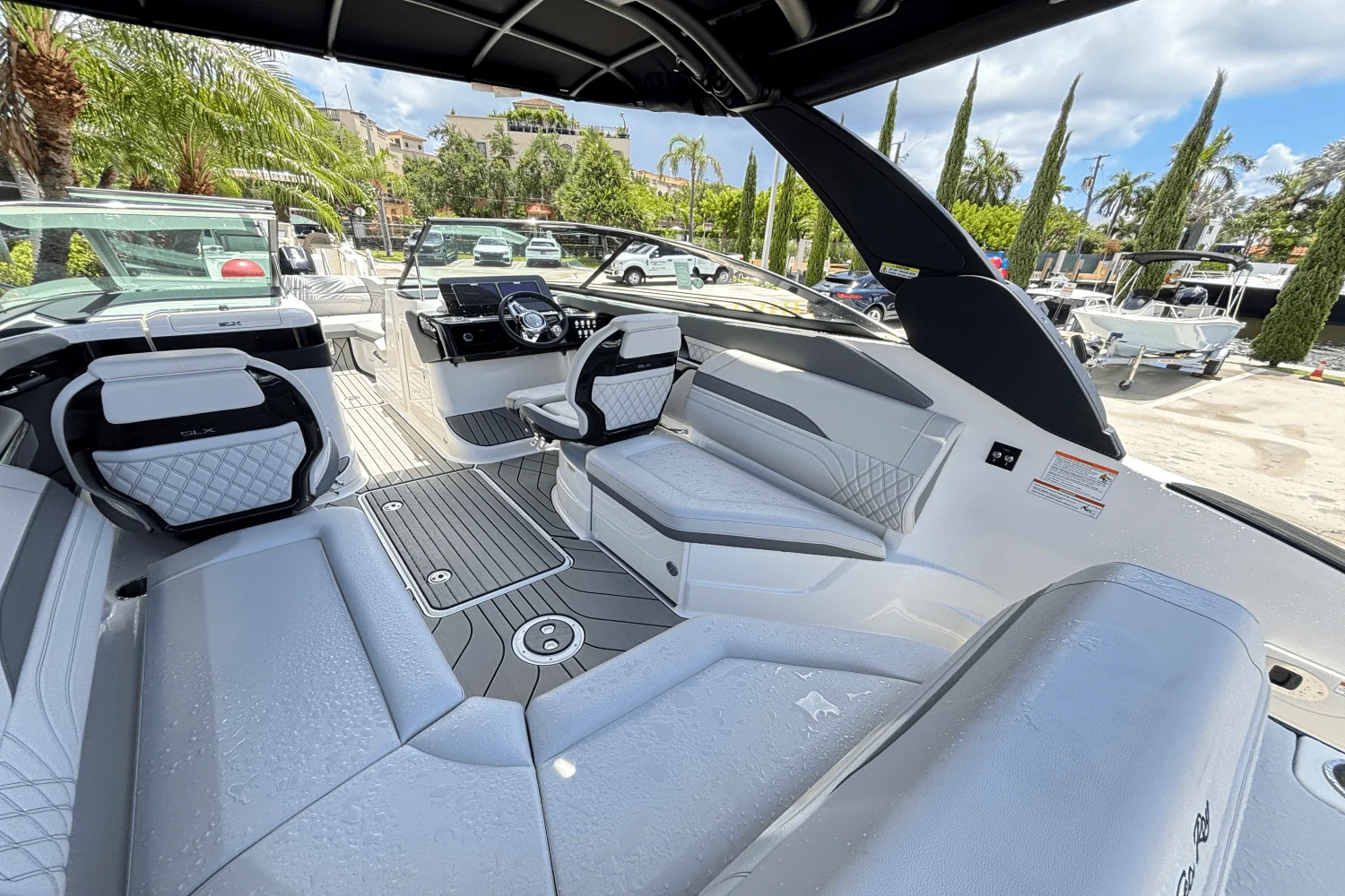 2025 Sea Ray SLX 260 Outboard Image Thumbnail #11