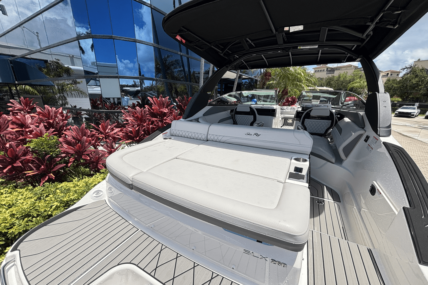 2025 Sea Ray SLX 260 Outboard Image Thumbnail #7