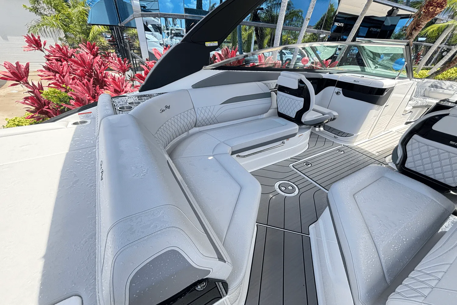 2025 Sea Ray SLX 260 Outboard Image Thumbnail #10