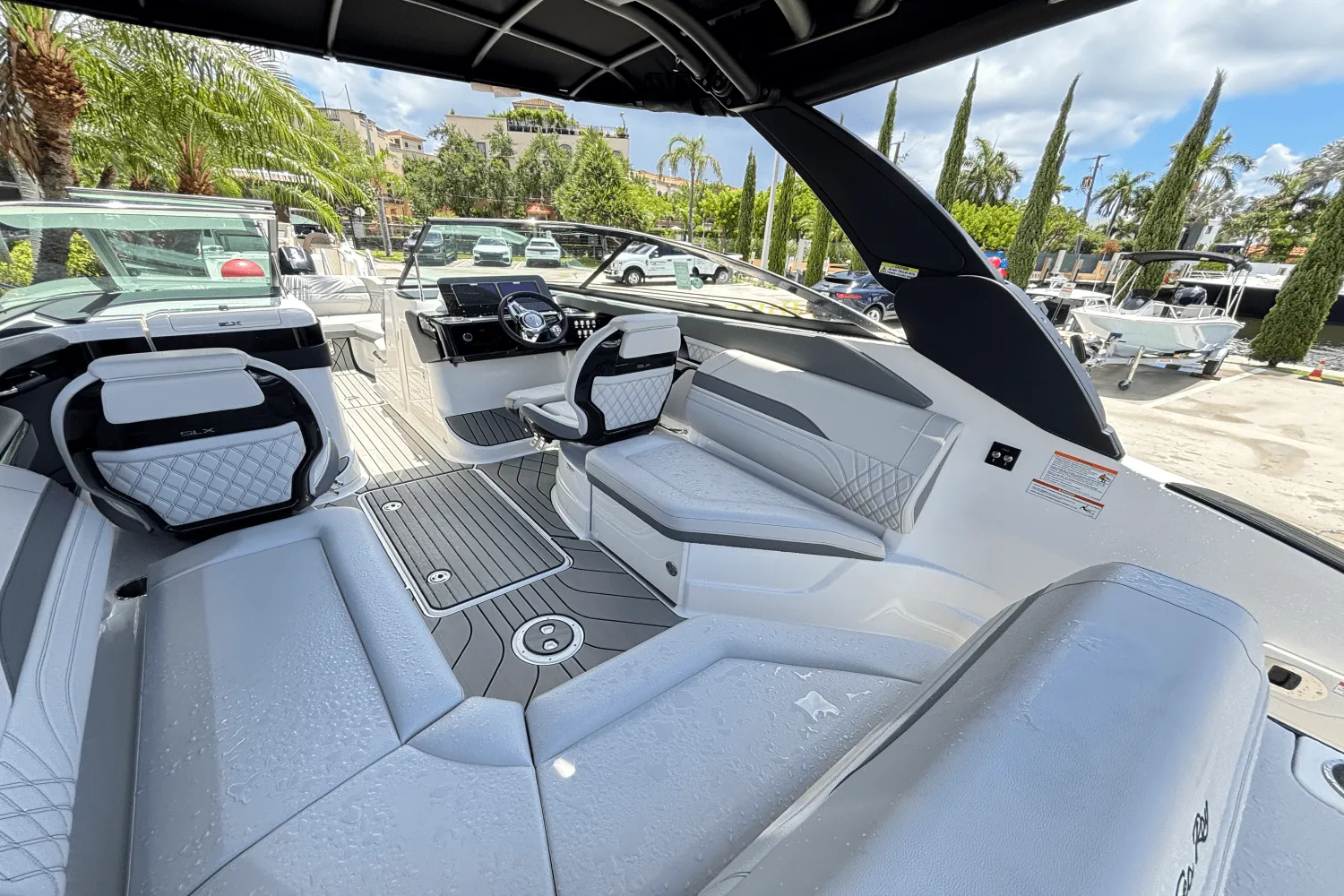 2025 Sea Ray SLX 260 Outboard Image Thumbnail #11