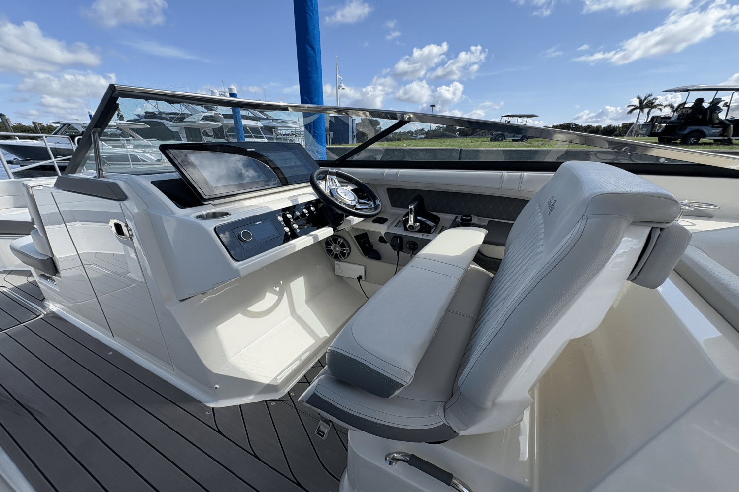 2022 Sea Ray 310 SLX-OB Image Thumbnail #27