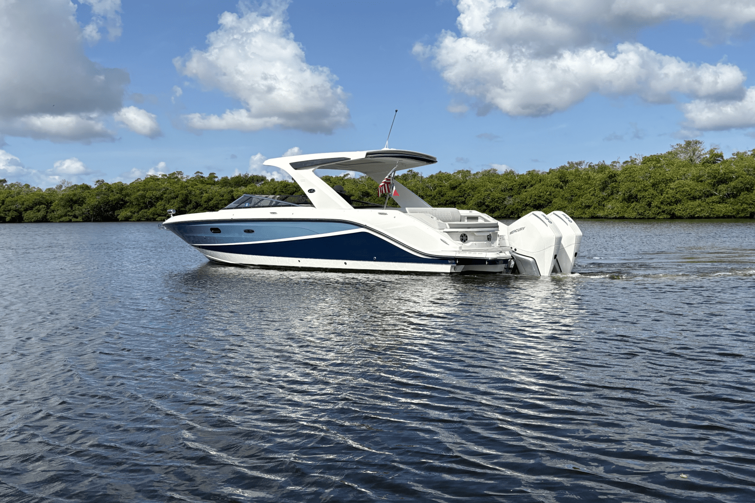 2022 Sea Ray 310 SLX-OB Image Thumbnail #2