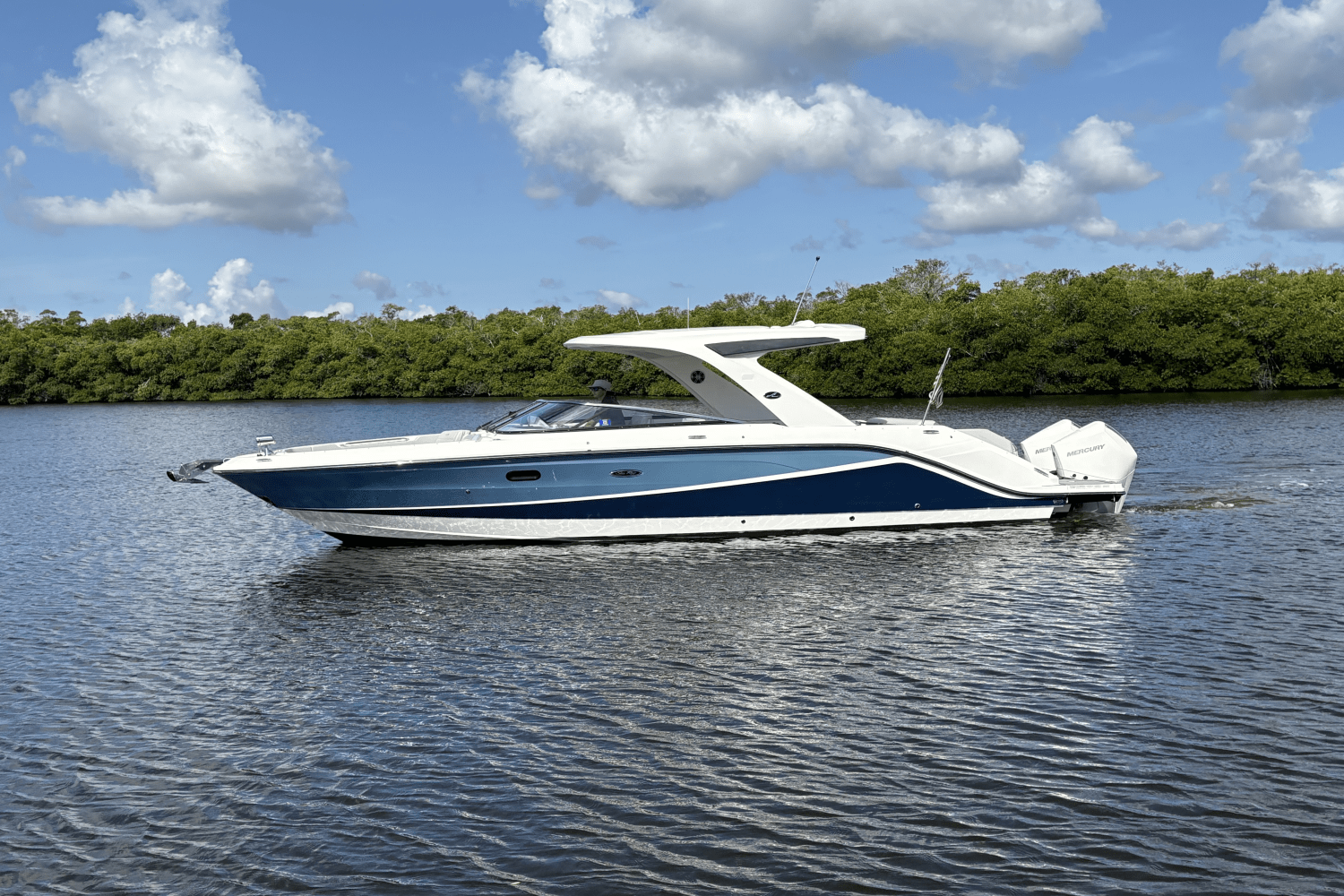 2022 Sea Ray 310 SLX-OB Image Thumbnail #5