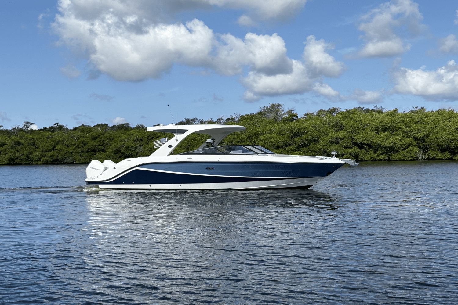 2022 Sea Ray 310 SLX-OB Image Thumbnail #7