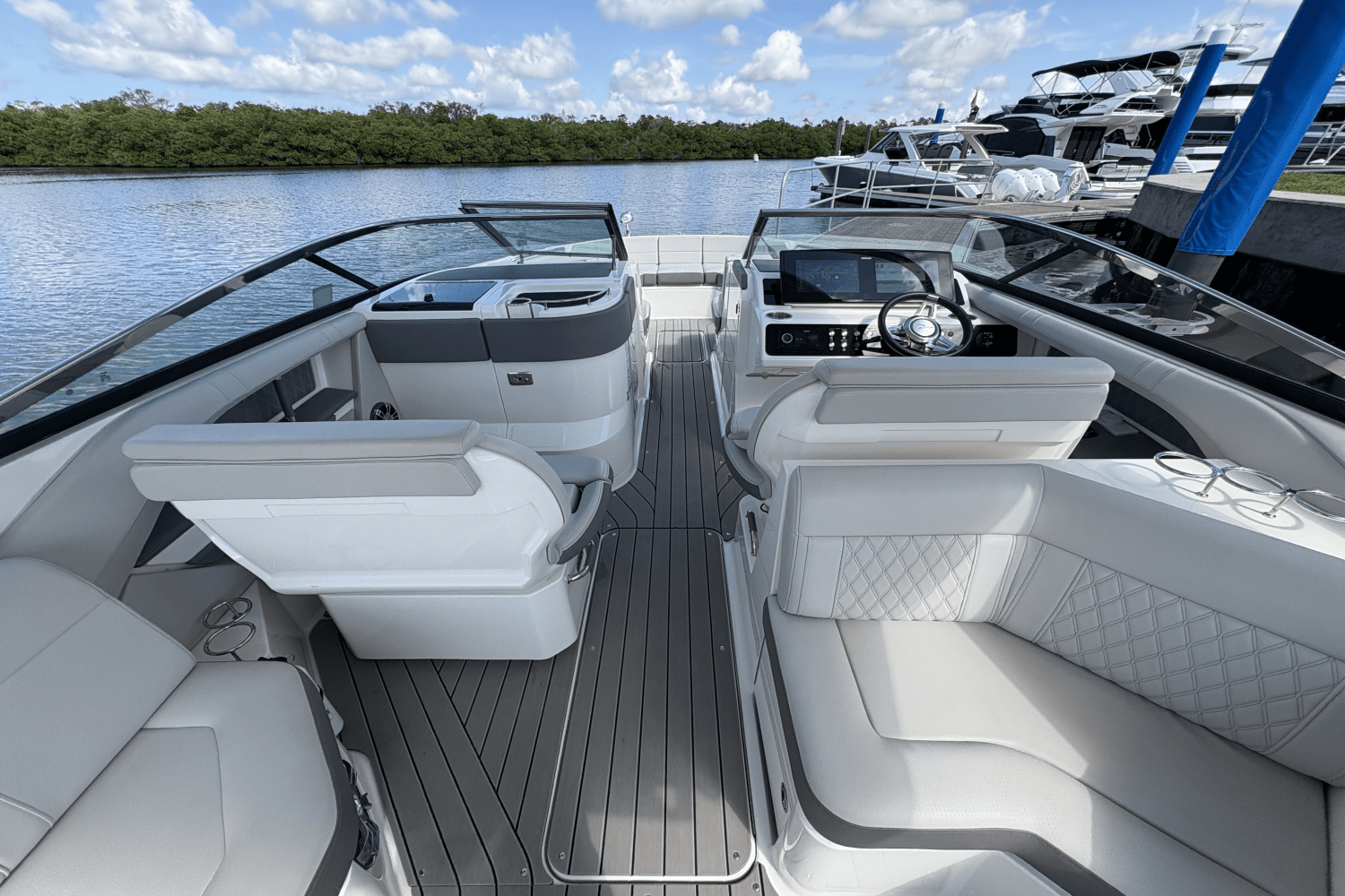 2022 Sea Ray 310 SLX-OB Image Thumbnail #22