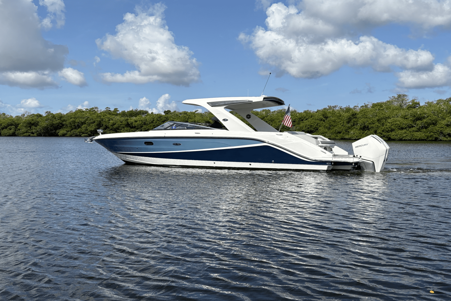 2022 Sea Ray 310 SLX-OB Image Thumbnail #1