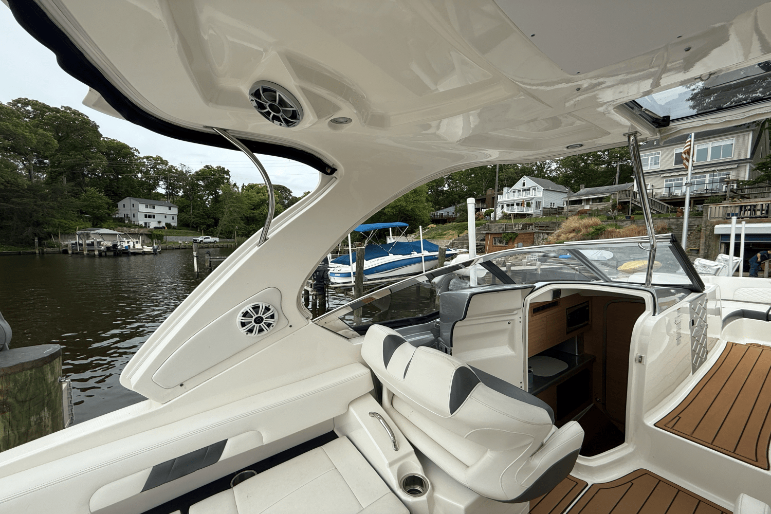 2015 Chaparral 327 SSX Image Thumbnail #11