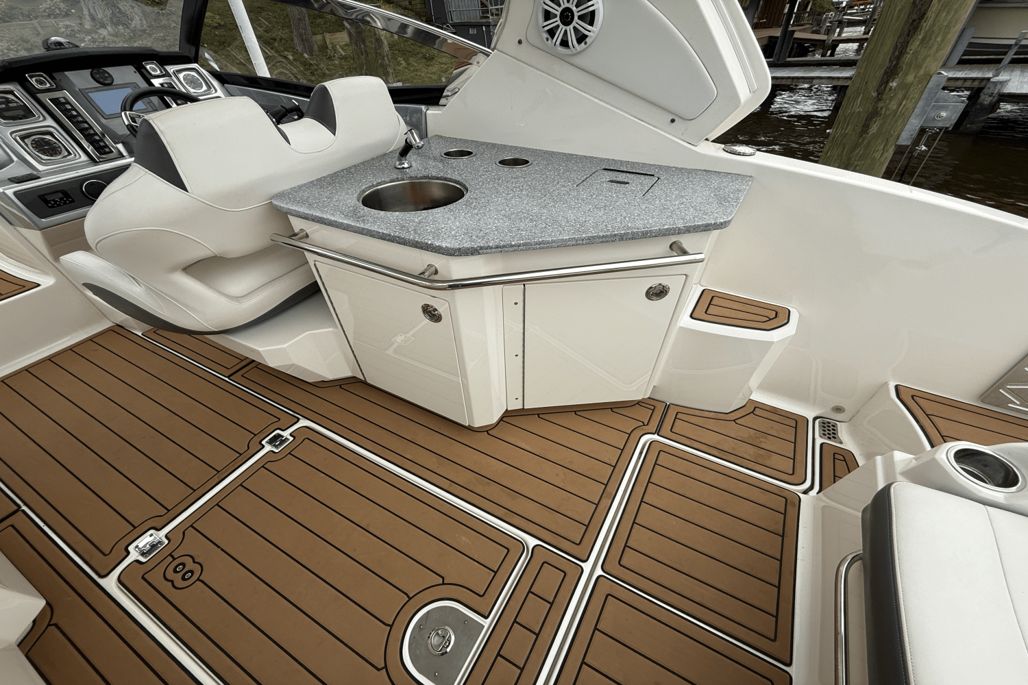 2015 Chaparral 327 SSX Image Thumbnail #17