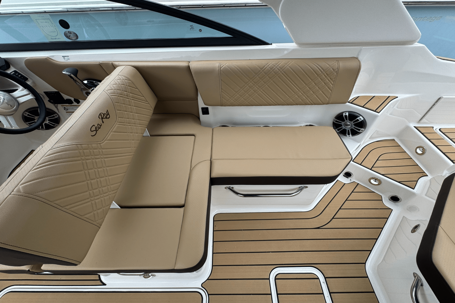 2025 Sea Ray SDX 250 Outboard Image Thumbnail #25