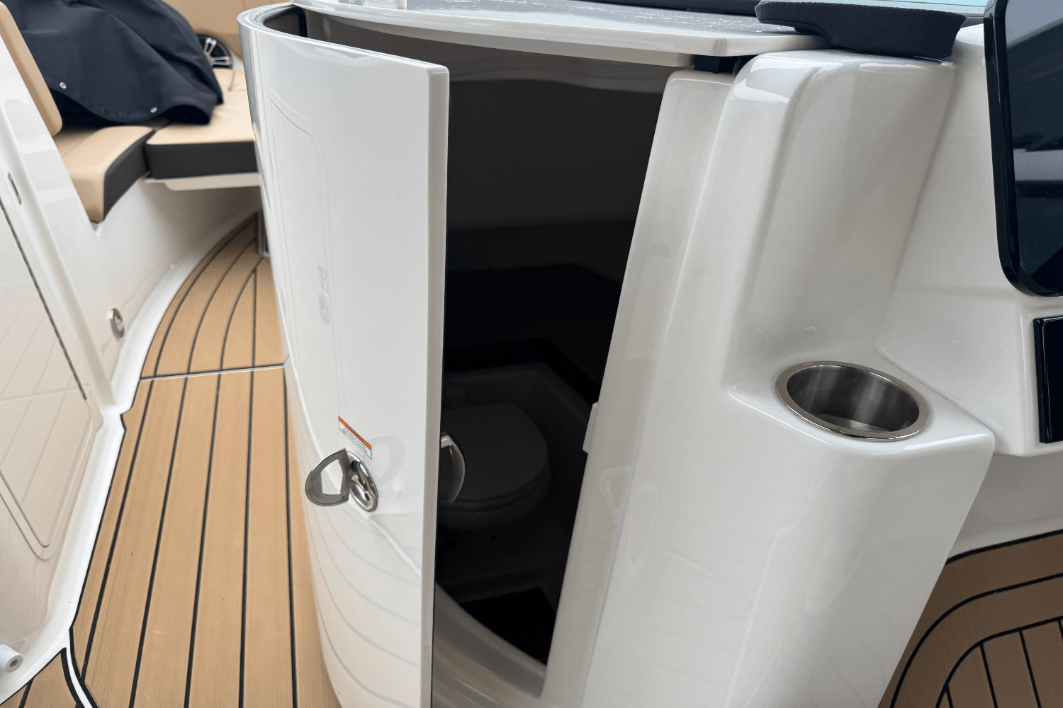 2025 Sea Ray SDX 250 Outboard Image Thumbnail #42