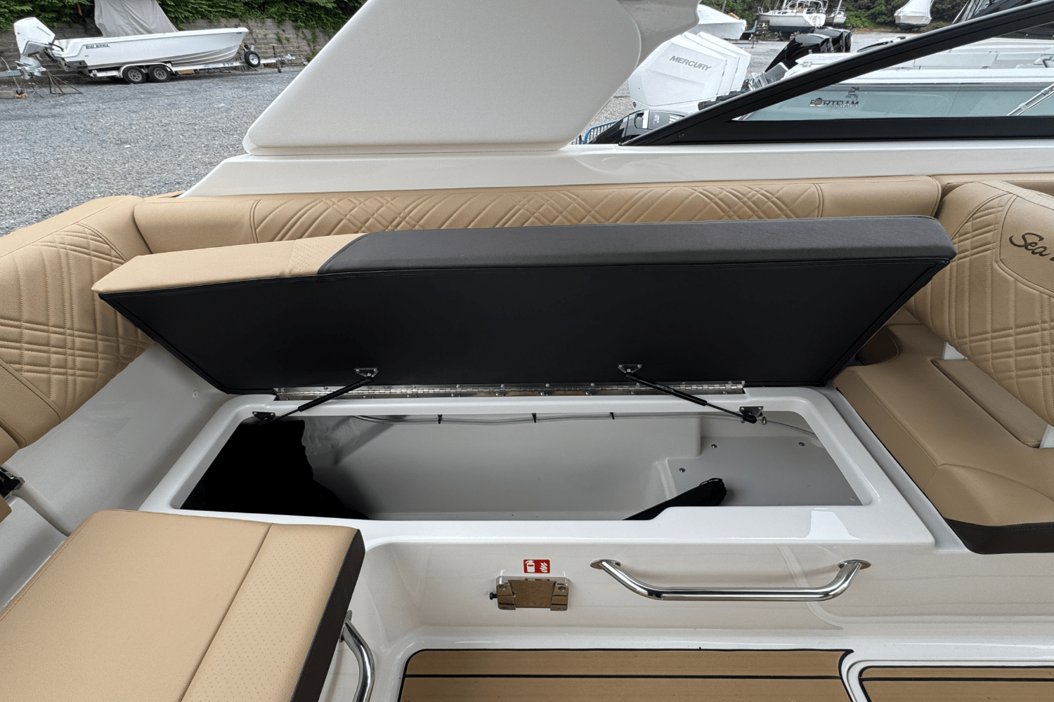 2025 Sea Ray SDX 250 Outboard Image Thumbnail #28