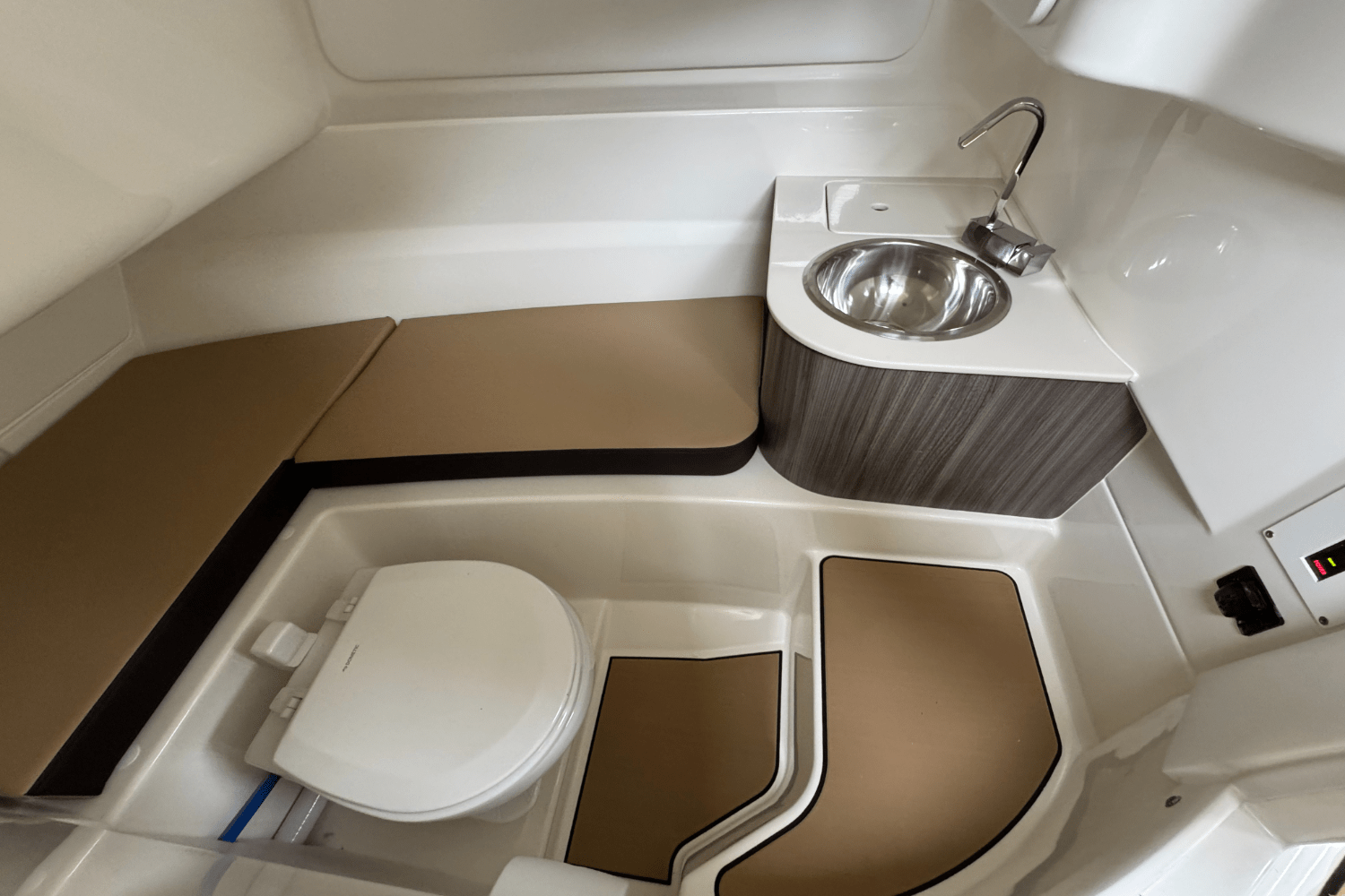 2025 Sea Ray SDX 250 Outboard Image Thumbnail #50
