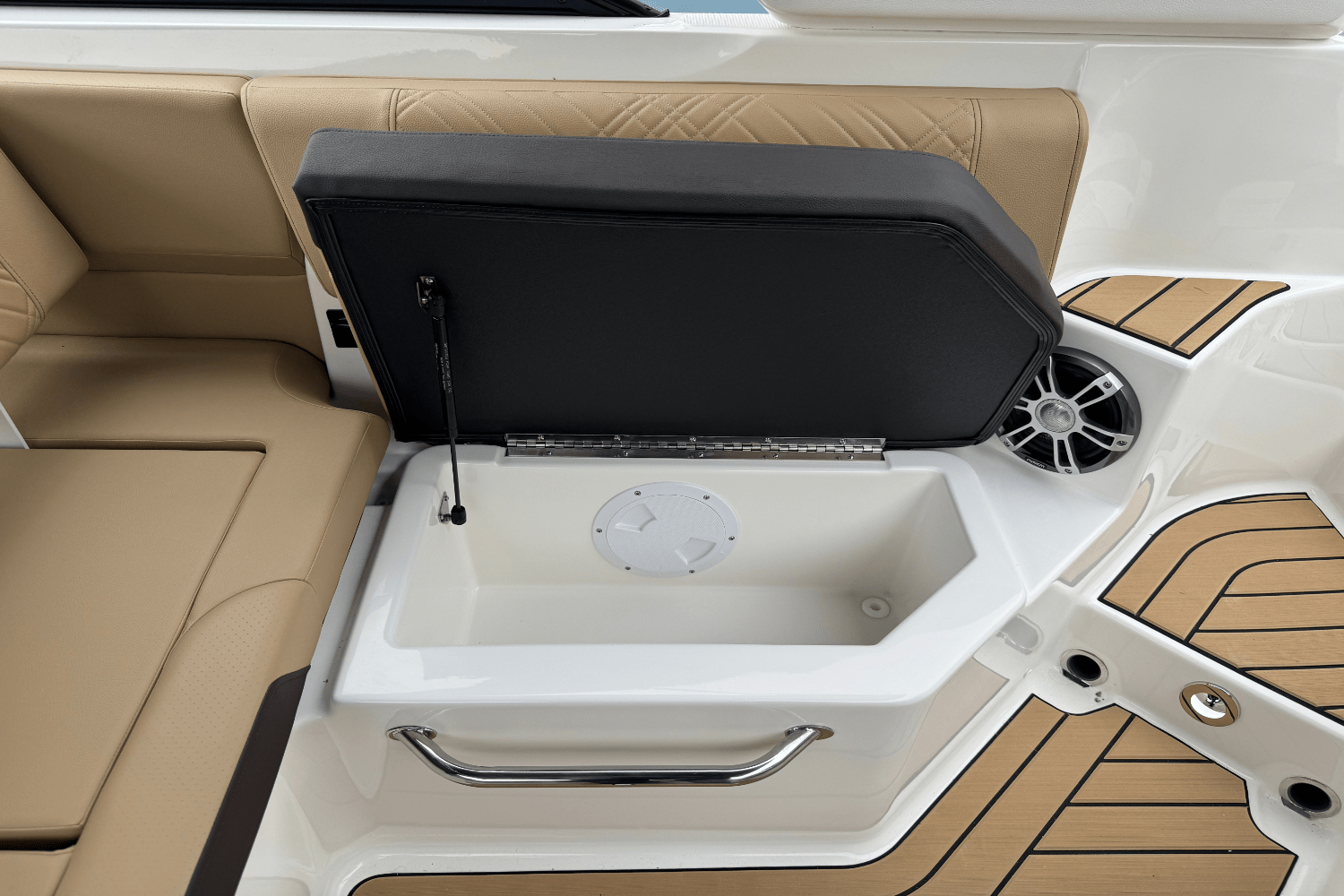2025 Sea Ray SDX 250 Outboard Image Thumbnail #31