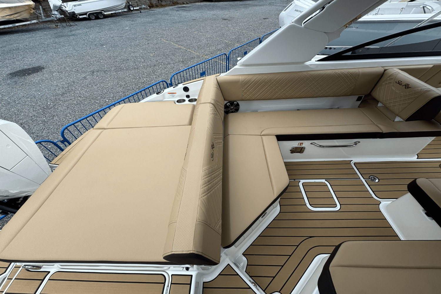 2025 Sea Ray SDX 250 Outboard Image Thumbnail #14