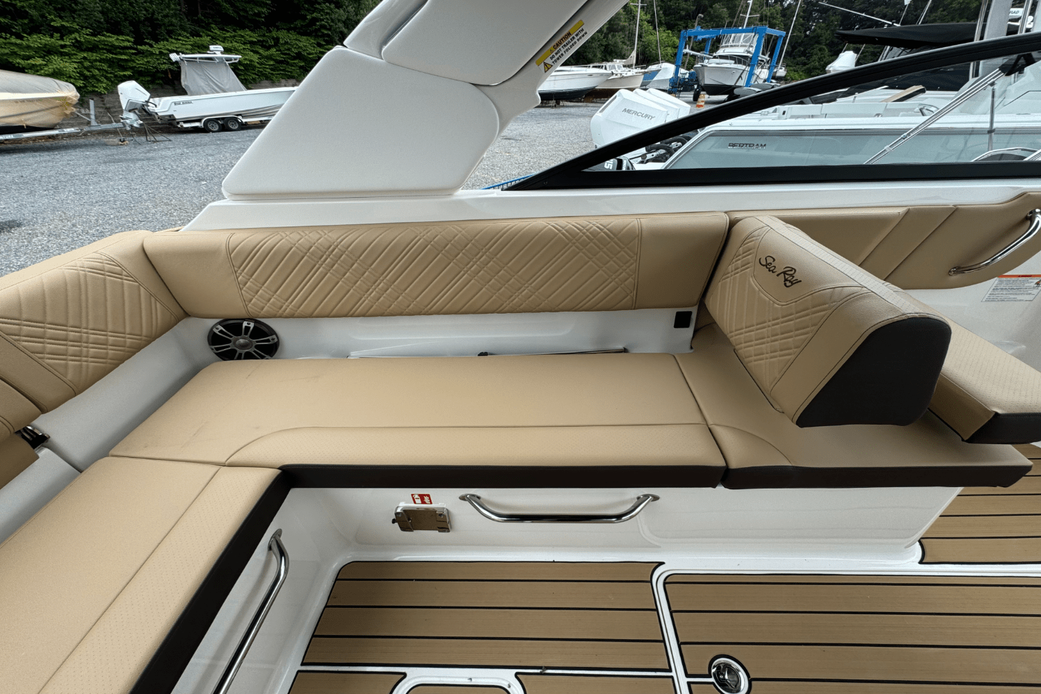 2025 Sea Ray SDX 250 Outboard Image Thumbnail #18