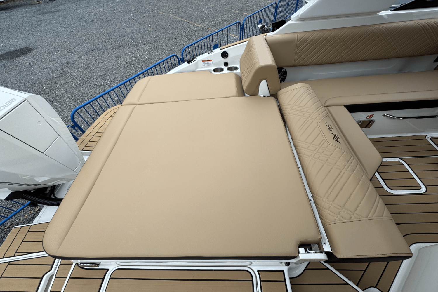 2025 Sea Ray SDX 250 Outboard Image Thumbnail #10