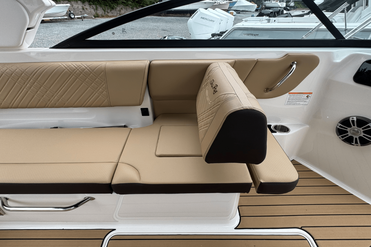 2025 Sea Ray SDX 250 Outboard Image Thumbnail #35