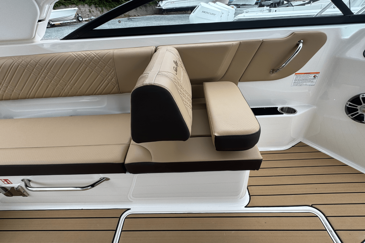 2025 Sea Ray SDX 250 Outboard Image Thumbnail #33