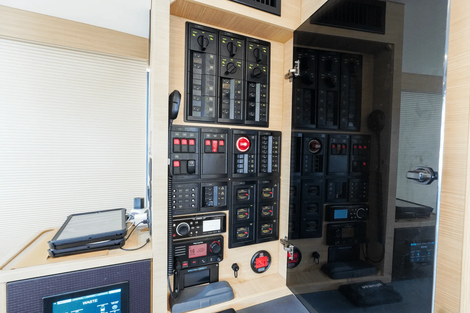 2023 Aquila
                                                             54 Yacht Image Thumbnail #58