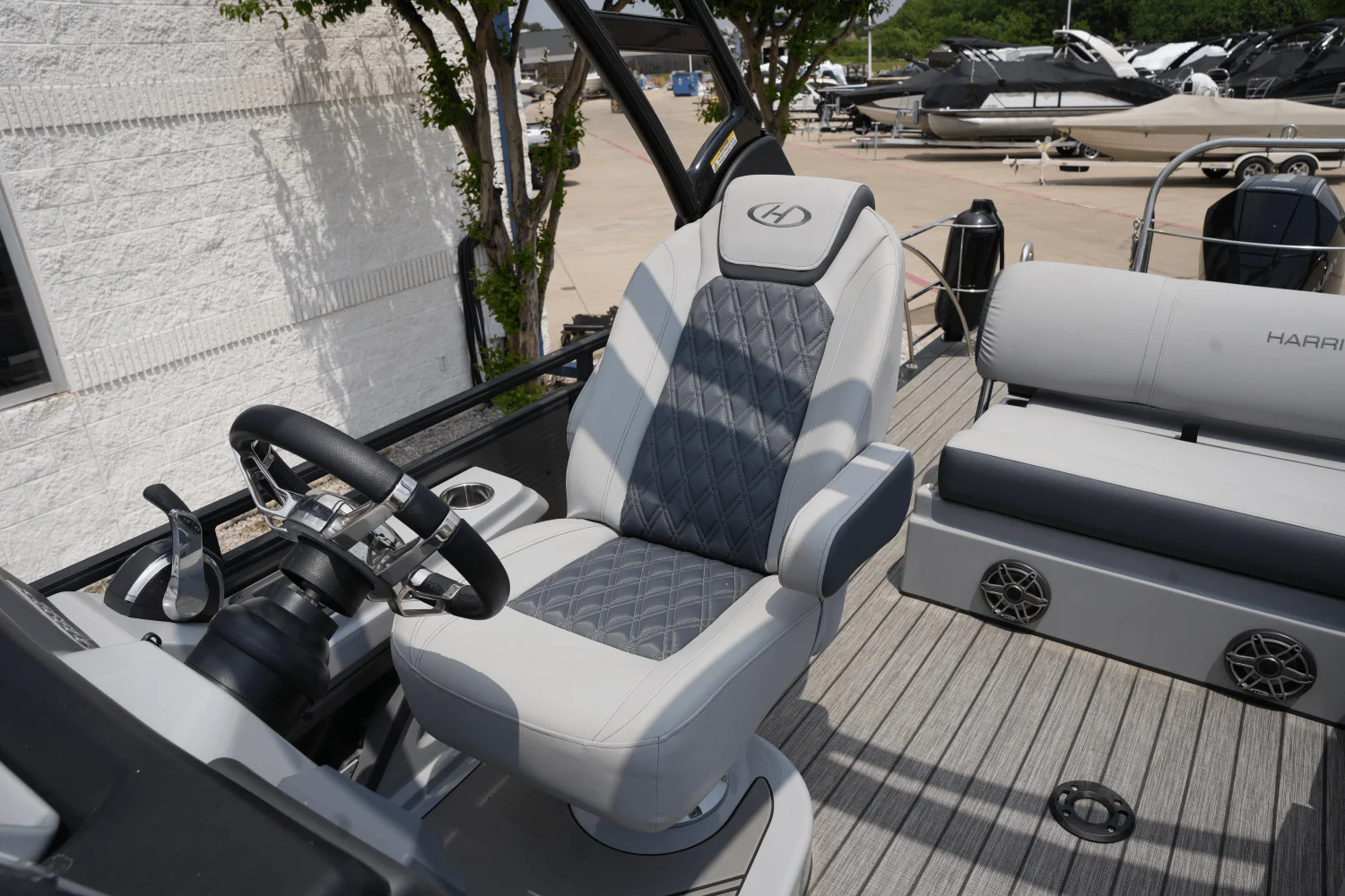 2022 Harris 230 SOLSTICE Image Thumbnail #12