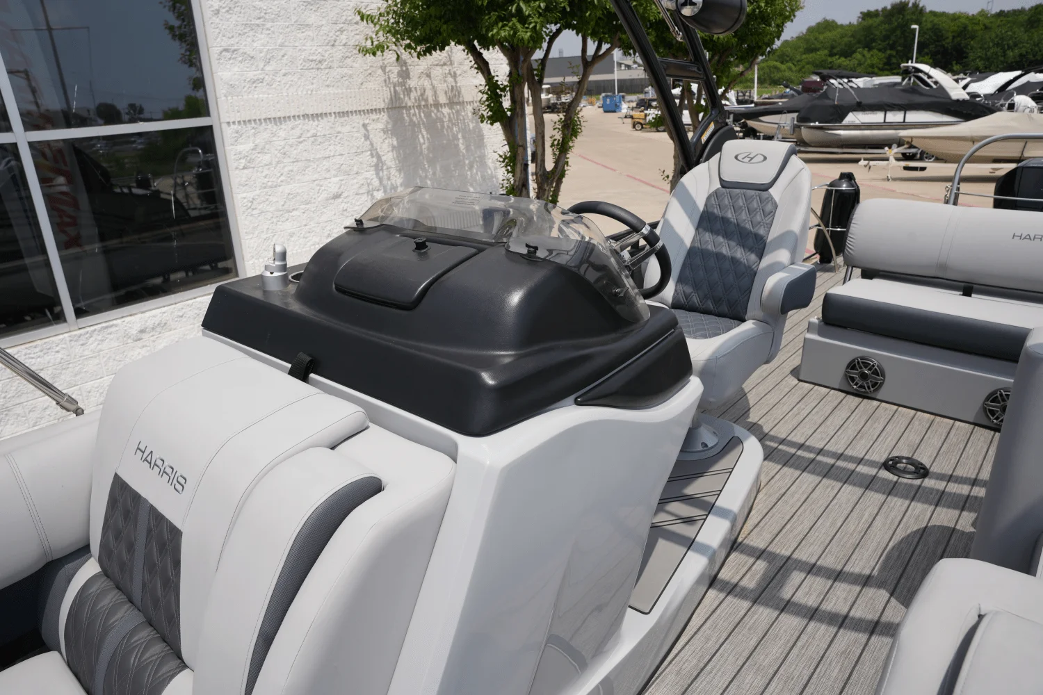 2022 Harris 230 SOLSTICE Image Thumbnail #11