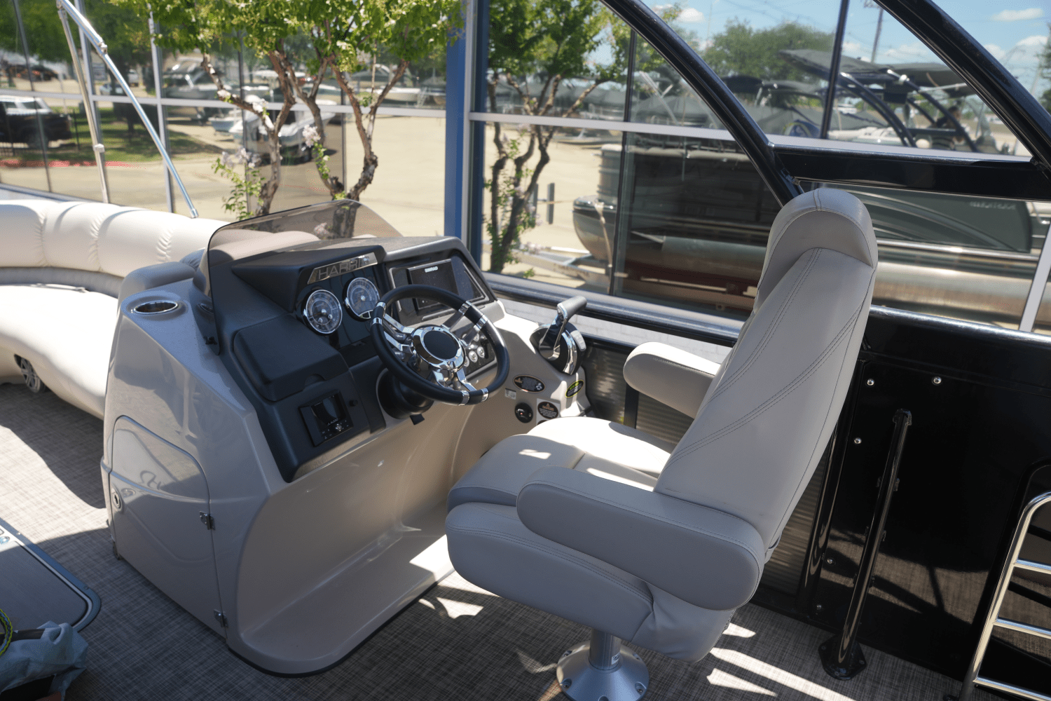 2019 Harris Solstice 220 Image Thumbnail #13