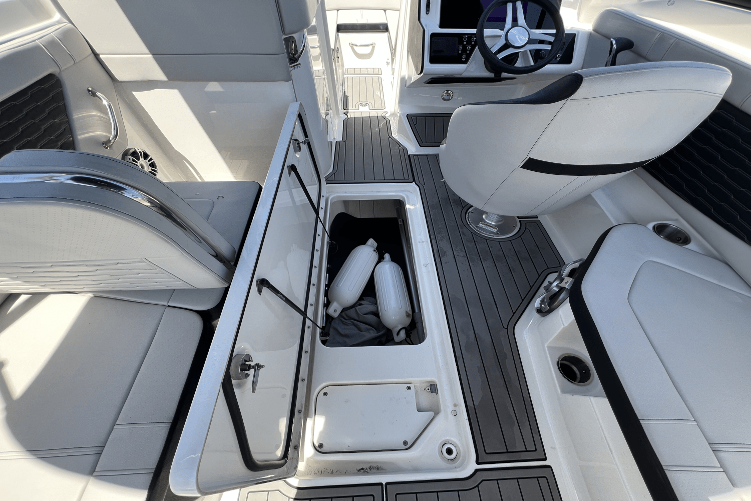 2023 Sea Ray 230 SPX-OB Image Thumbnail #46