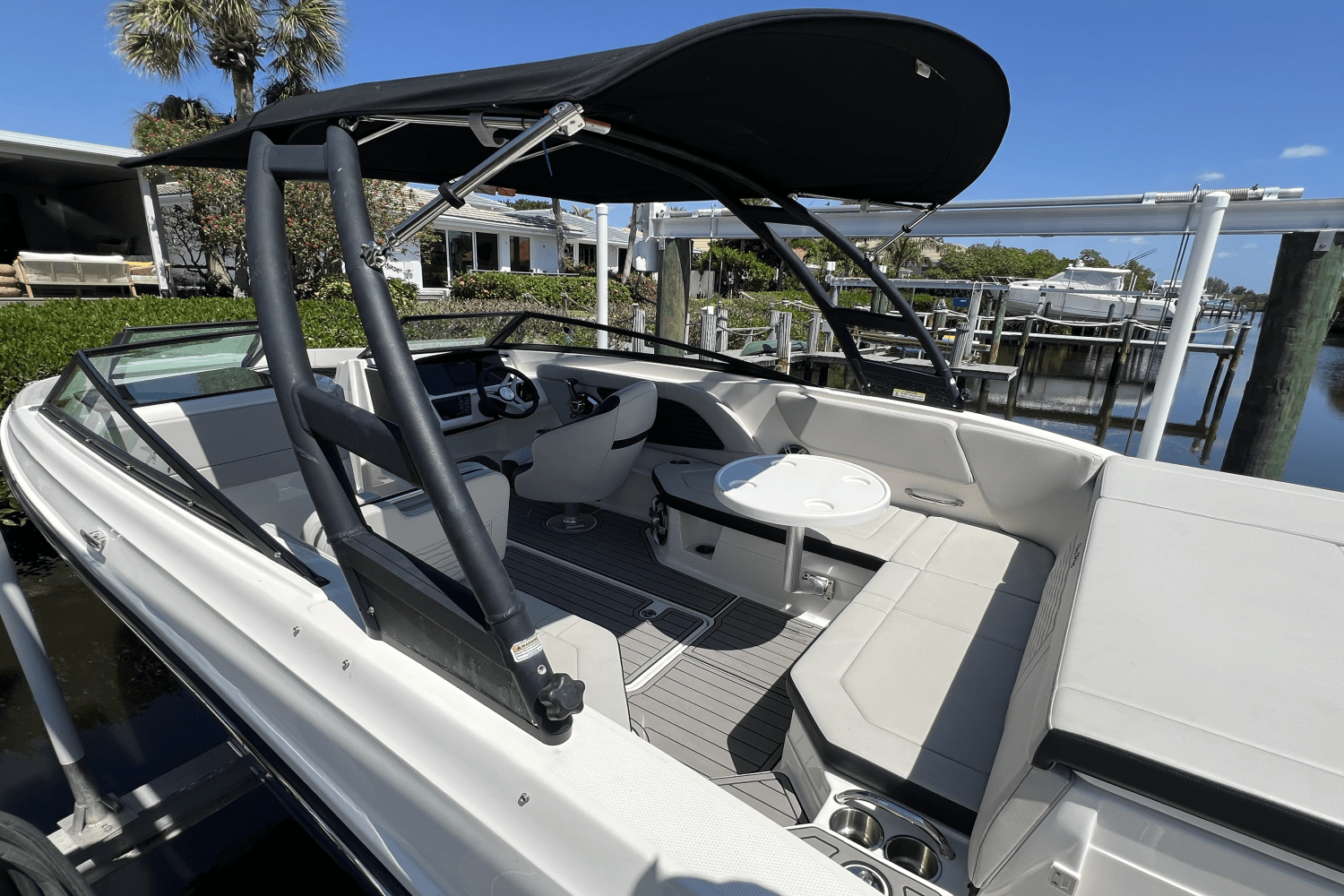 2023 Sea Ray 230 SPX-OB Image Thumbnail #31