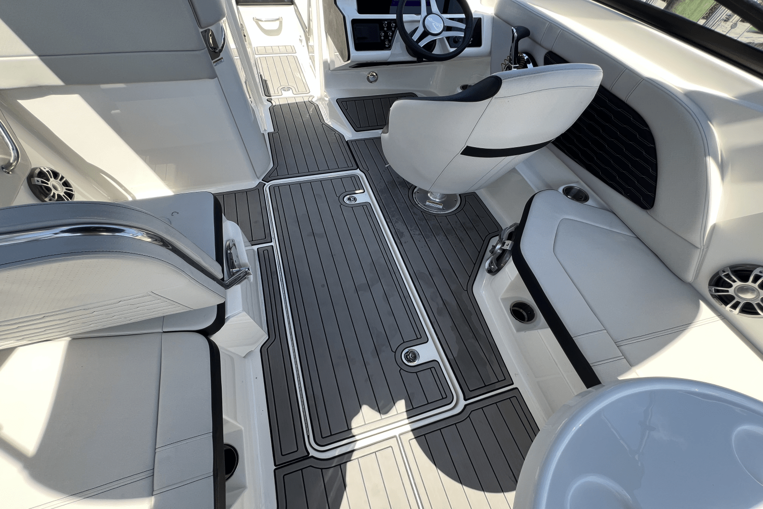 2023 Sea Ray 230 SPX-OB Image Thumbnail #47
