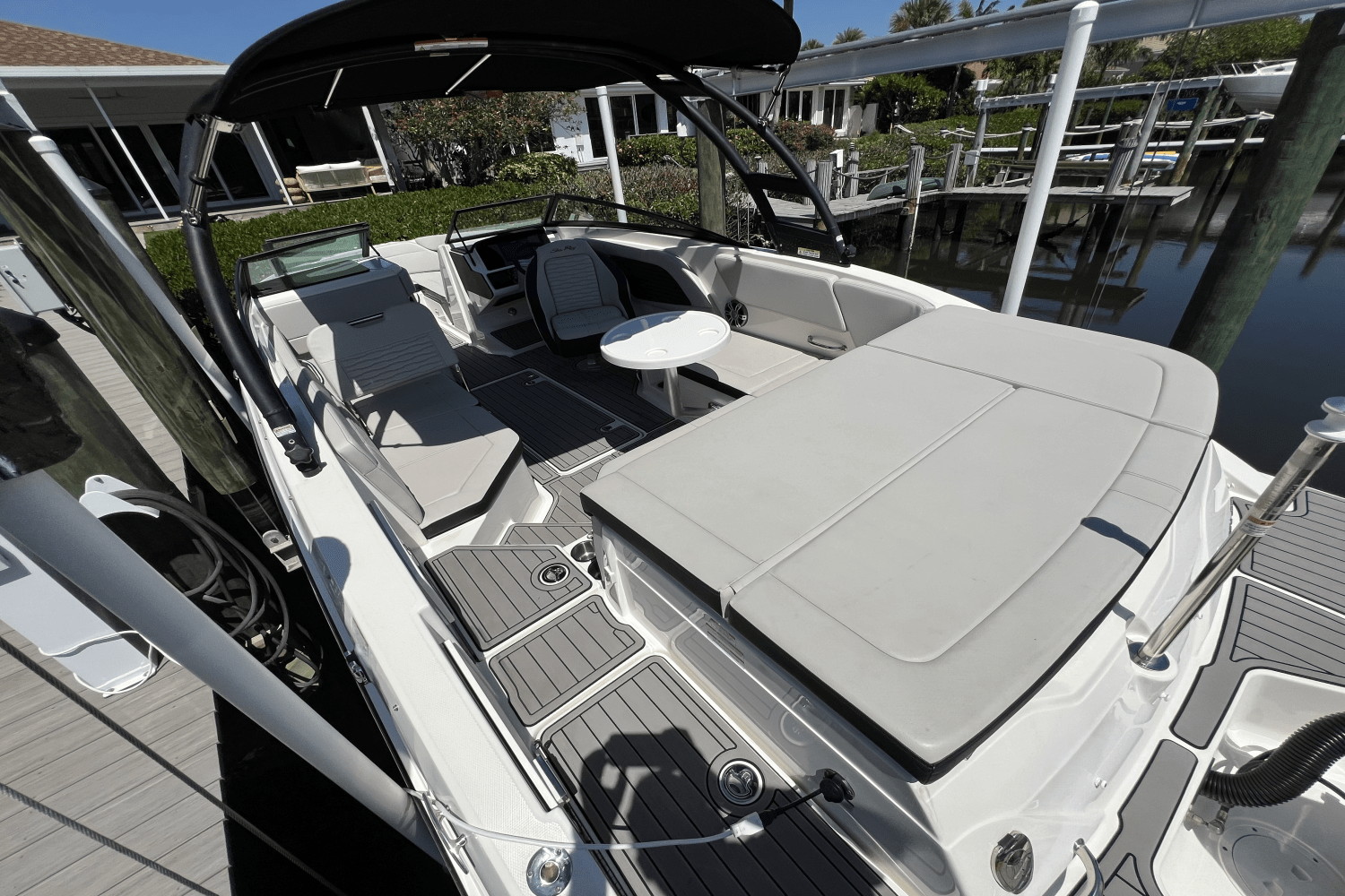 2023 Sea Ray 230 SPX-OB Image Thumbnail #38