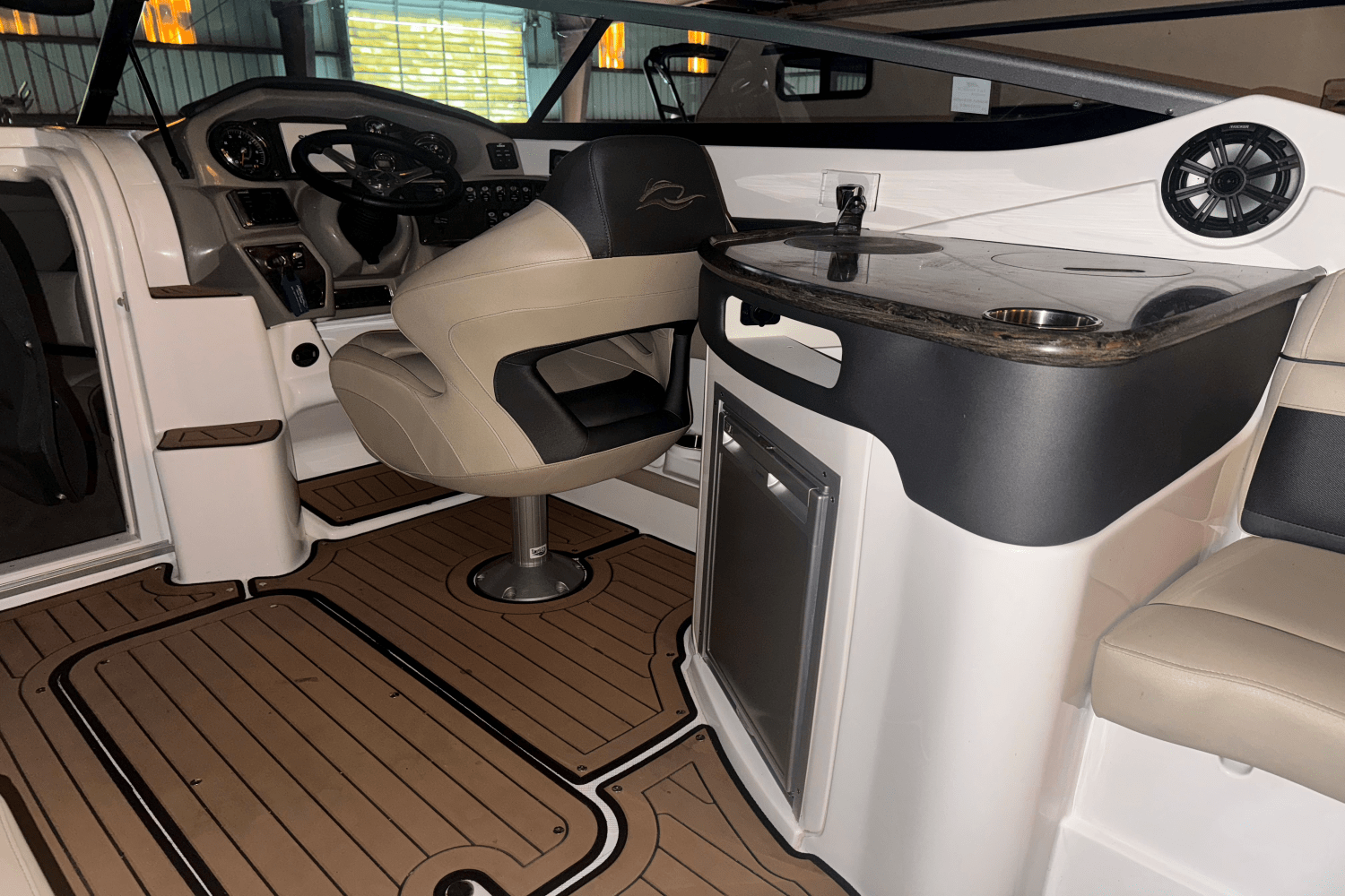 2019 Rinker QX29 Image Thumbnail #6