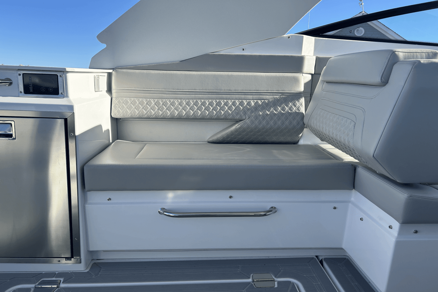 2024 Cruisers Yachts 34 GLS Image Thumbnail #52