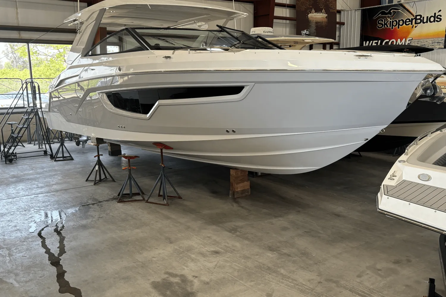 2024 Cruisers Yachts 34 GLS Image Thumbnail #1