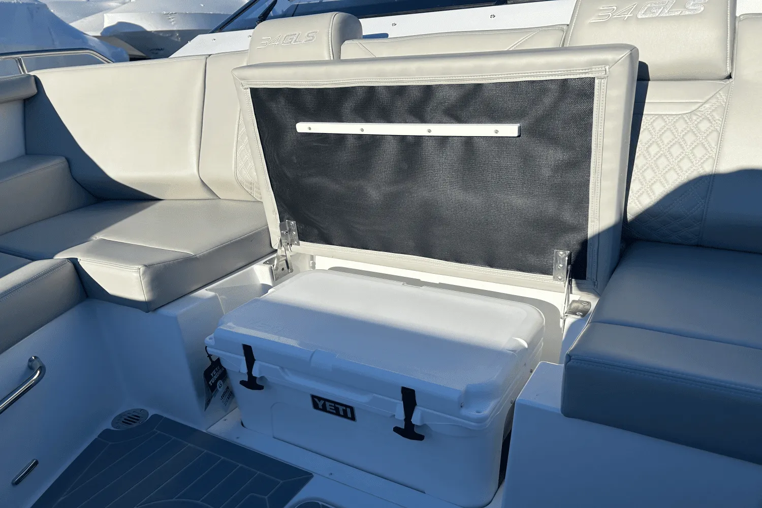 2024 Cruisers Yachts 34 GLS Image Thumbnail #51
