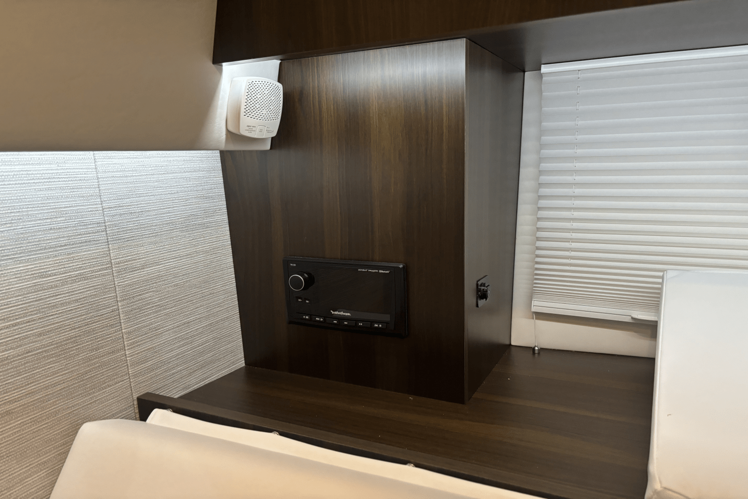 2024 Cruisers Yachts 34 GLS Image Thumbnail #33