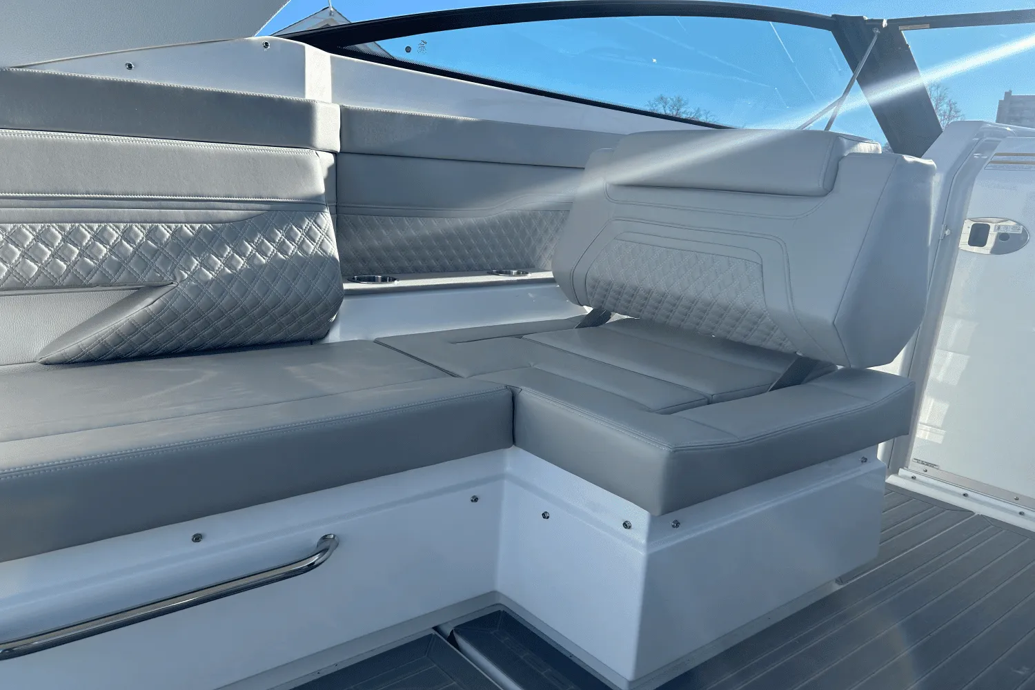 2024 Cruisers Yachts 34 GLS Image Thumbnail #58