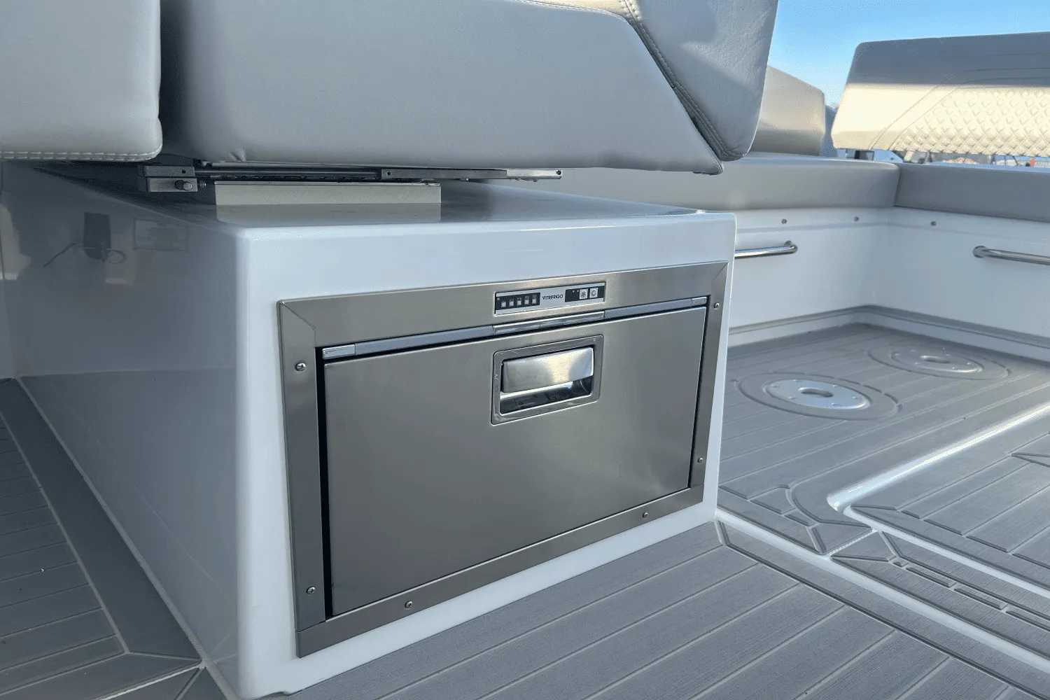 2024 Cruisers Yachts 34 GLS Image Thumbnail #57