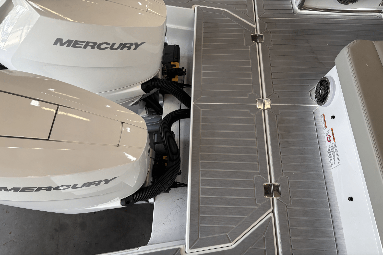 2024 Cruisers Yachts 34 GLS Image Thumbnail #37