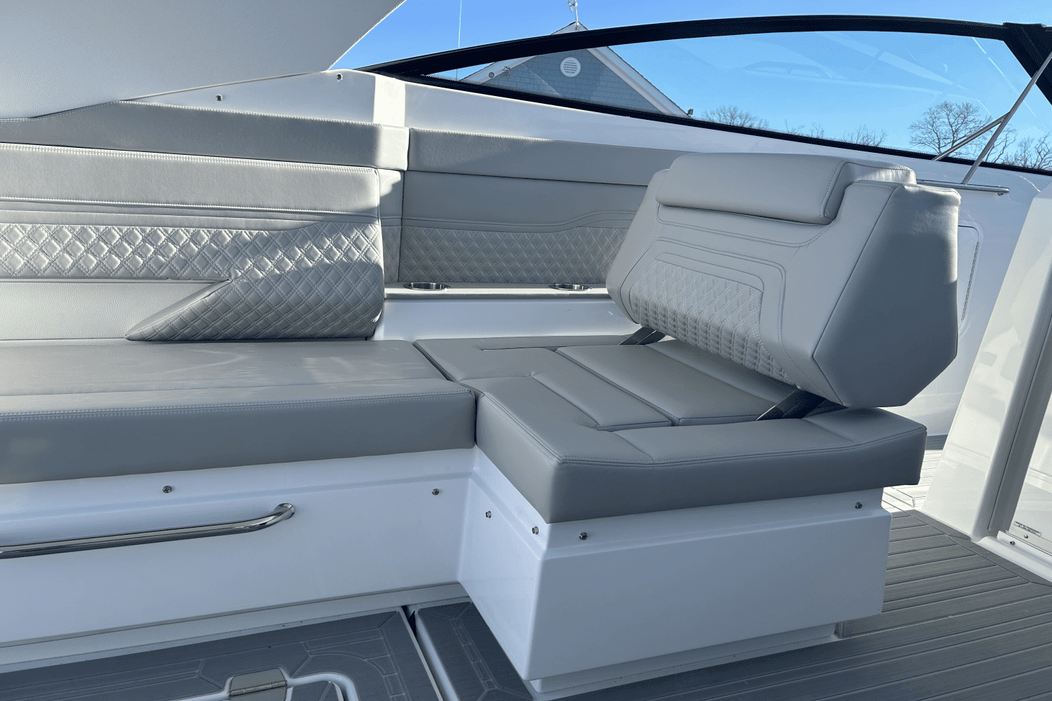 2024 Cruisers Yachts 34 GLS Image Thumbnail #60