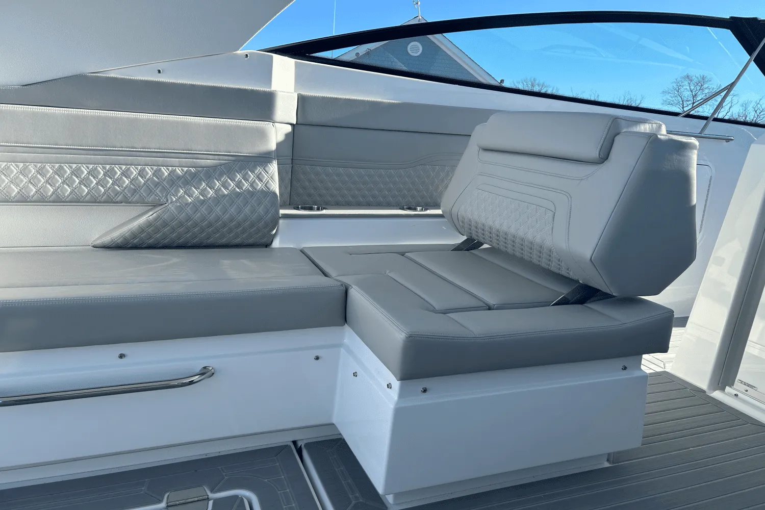 2024 Cruisers Yachts 34 GLS Image Thumbnail #60
