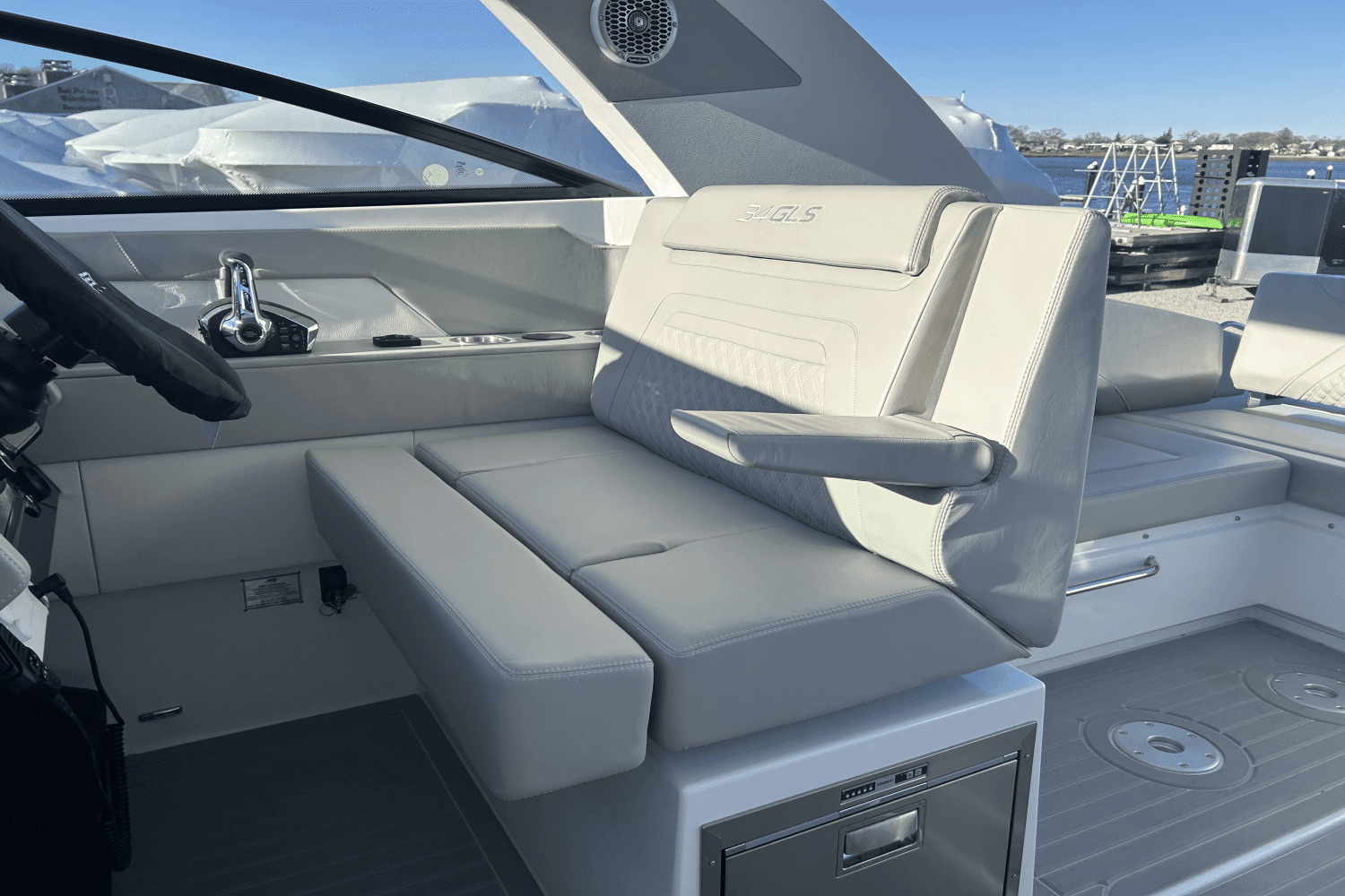2024 Cruisers Yachts 34 GLS Image Thumbnail #56
