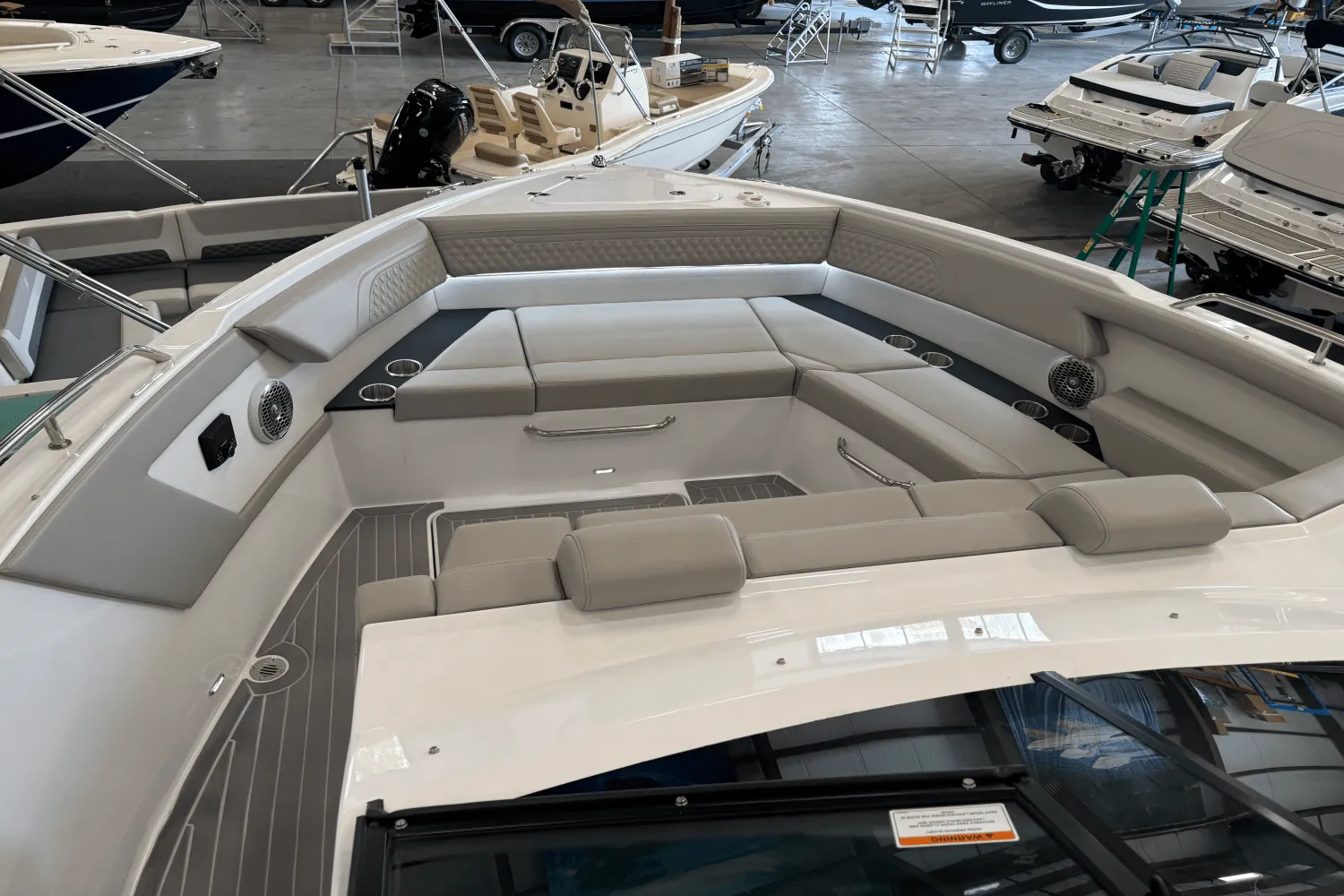 2024 Cruisers Yachts 34 GLS Image Thumbnail #26