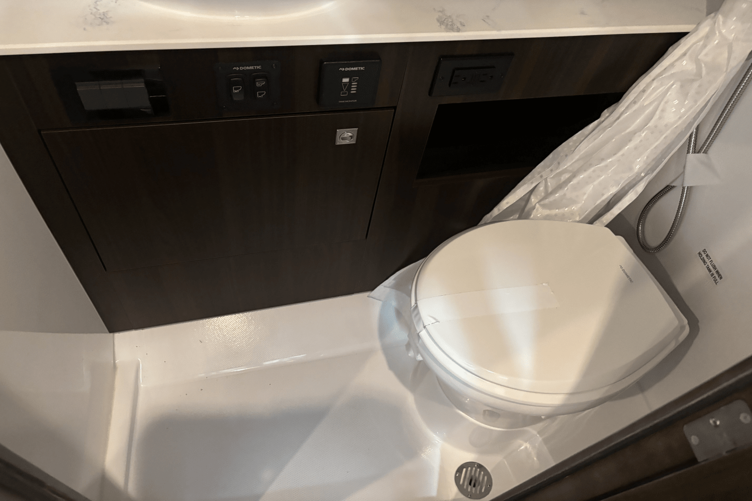 2024 Cruisers Yachts 34 GLS Image Thumbnail #31