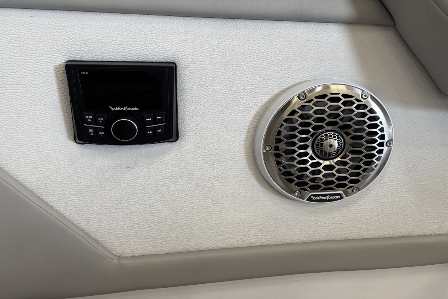 2024 Cruisers Yachts 34 GLS Image Thumbnail #19