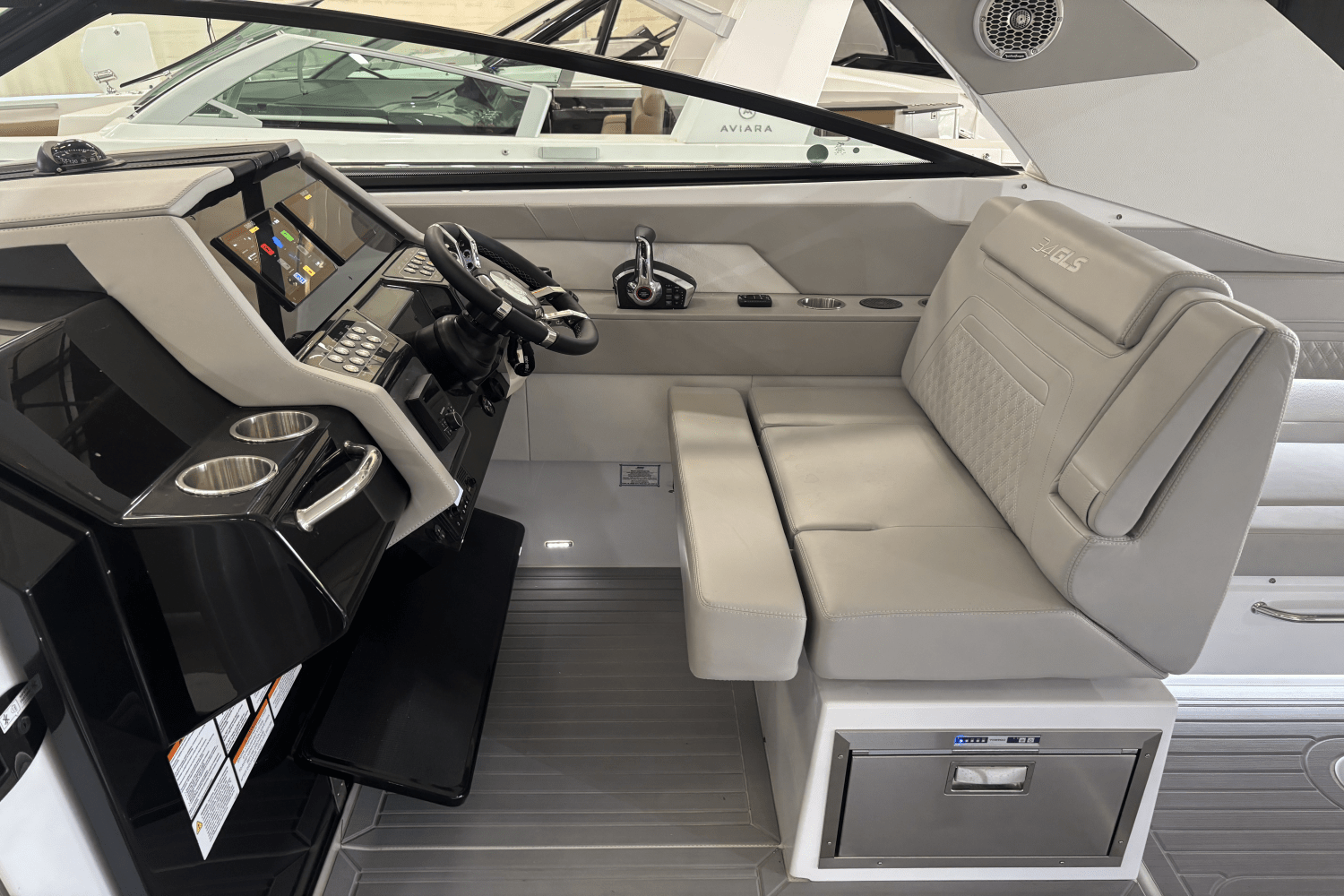 2024 Cruisers Yachts 34 GLS Image Thumbnail #12